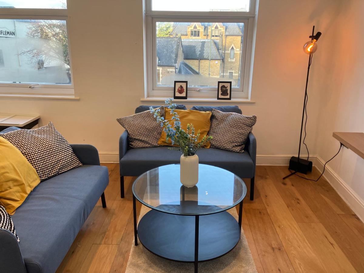 Appartamento Awesome Refurbished 1 Bed Flat Few Steps To High St ! - 2 East House Epsom Esterno foto